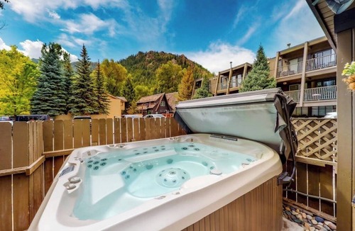 West End Apartment | Main Street room - hot tub & pool - walk to lifts, dog-friendly, balcony