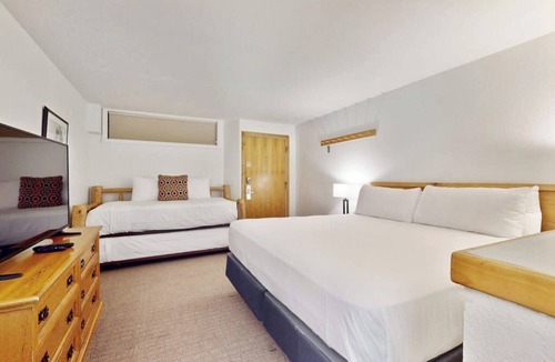 West End Cabin | Main Street stay - pool & hot tub - walk to lifts, dog-friendly, ground-floor