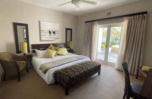 Kleinmond Bed & Breakfast | Marvelous 6-bedroom bed & breakfast in welcoming Kleinmond