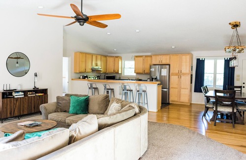 Massanutten House | Massanutten Retreat: Skiing, Hot tub, Game Room, Kid and Pet-Friendly!