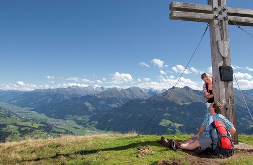 Hollersbach im Pinzgau House | Meadow-View Holiday Home in Hollersbach im Pinzgau near Ski Area