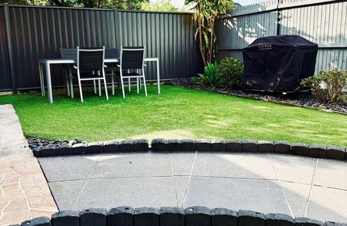 Southport House | Merewether - Central, Cosy & Pet friendly Stay