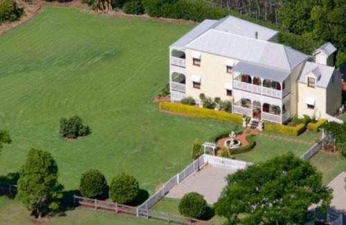 Witta House | Middleton House Maleny. Picture perfect country house for small gatherings.