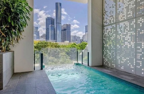 South Brisbane Apartment | Million Dollar Views Luxury Apartment with 3pm Late Checkout