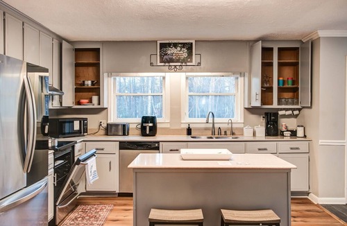 Marietta House | Mins to Truist Park & The Battery | Spacious East Cobb Home for Groups
