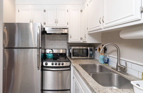 Santa Ana Heights Apartment | Minutes to Balboa Beach and Lido Marina Village