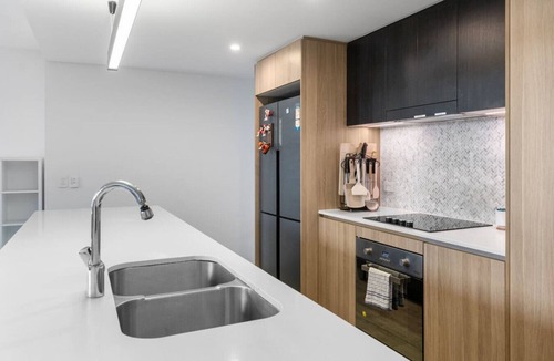 St. Lucia Apartment | Modern 3BR Apartment near UQ, St Lucia