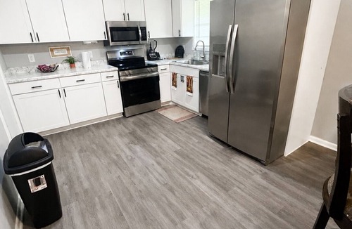 Candler-McAfee House | Modern 3BR Ranch Minutes from Downtown Atlanta Free Parking & Fast WiFi