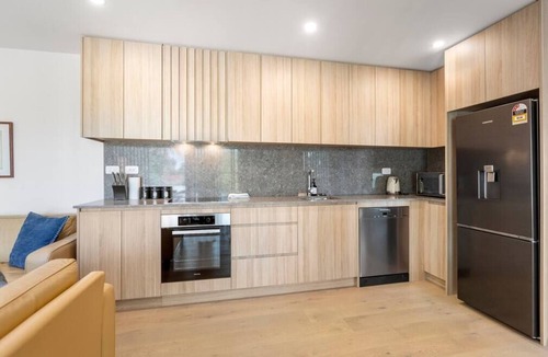 Mangere Bridge Apartment | Modern apartment near the airport