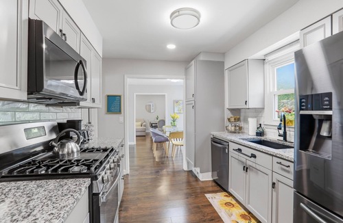 Roswell House | Modern Convenient Spot for 9 to Enjoy & Relax!