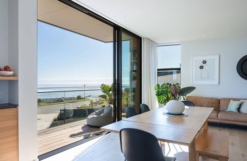 Nelson House | Modern Family home with Views, Sunsets and Space in Atawhai. 8 mins to Nelson.