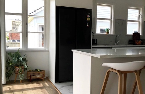 Greenlane - Ellerslie House | Modern, recently renovated private house with parking in Auckland