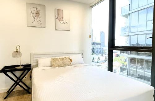 South Brisbane Apartment | Modern Studio w Pool, Gym, Views - South Brisbane