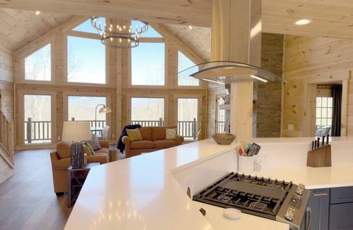 Black Mountain Cabin | Moksha Retreat - A-Frame|Mtn Views|Hot Tub|King Ensuites