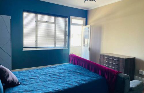 Pollok Beach Apartment | Molsonder on 10th avenue