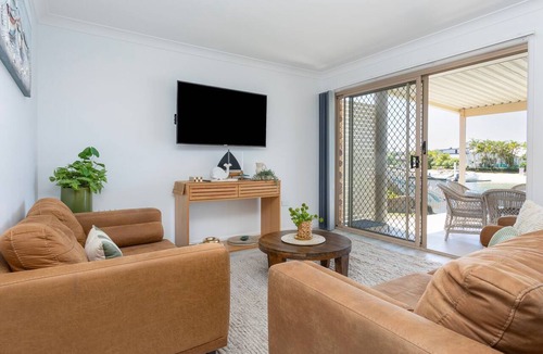 Yamba Apartment | Moondance 2 - Canal front duplex