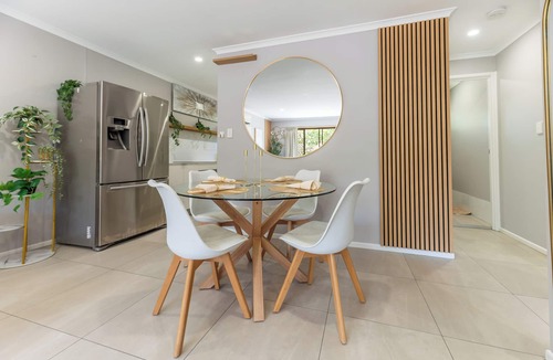 Mount Warren Park Apartment | Mount Warren Park Stay | Sleeps 4 + BBQ & Parking