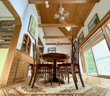 Narusawa Ski Chalet | Mountain chalet getaway at Fuji-Sanroku 富士山麓のシャレー風山荘