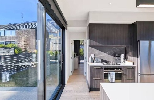 Kawarau Falls Villa | Mountain Panorama Luxury Retreat
