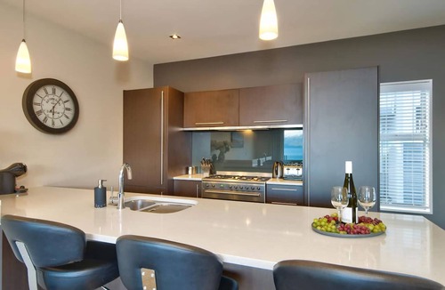 Queenstown Apartment | Mountain Retreat walk to town
