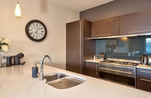 Queenstown Apartment | Mountain Retreat walk to town