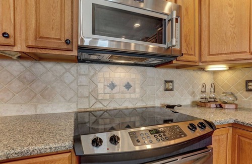 Big Canoe House | Mountain Top Escape - Stunning mountain views & bubbling hot tub!