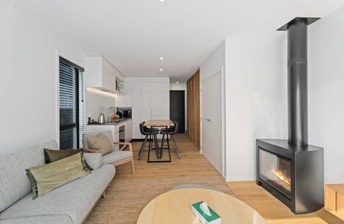 Albert Town Apartment | Mountain View Apartment Near Wanaka's Best Spots