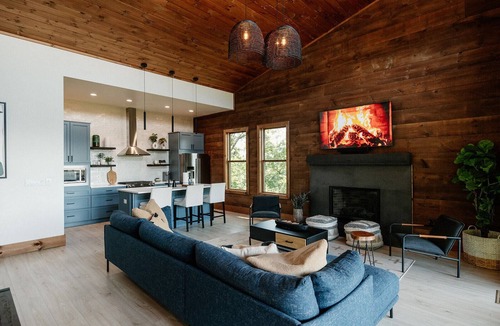Foxfire Estates House | Mountain View Cabin: Hot Tub, Game Room, 7 min to Town