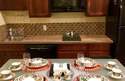 Johnson City House | Mountain view & city lights.Close to Bristol, Jonesborogh, Gatlinburg, B&B type