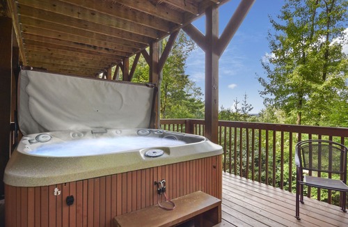 Cherry Log Cabin | Mountain Views & just mins to City! Wood burning Fireplace, Hot tub, Fire pit