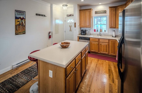 Beech Mountain Condo | Mountain Views + Walk to Overlook Barn, Slopes, Fred's & White Wolf!