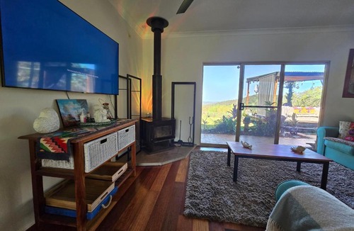 Bonogin Apartment | Mountains & Ocean Views retreat with hot spa - Gold Coast Hinterland