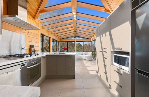 Acacia Bay House | Mountviews Lodge