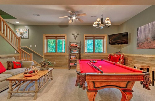 Charter Hills House | Mtn Chalet with Hot Tub, 2 Mi to Beech Mtn Ski!