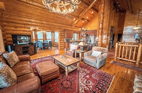 Buck Mountain Cabin | Mtn Views & Cooler Days - 5BR/3BA w/Long Range Views, Near West Jefferson