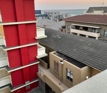 Muizenberg Apartment | Muizenberg apartment 100m from beach
