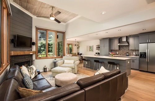 Snowmass Village Condo | Multi-Level Snowmass Haven! Private Hot Tub, Deck w/Grill, Wood FP, W/D, Parking & Near Shuttle