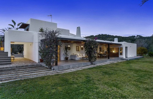 Santa Eulalia del Rio Villa | My Rental Homes - Villa Papiro with sea view from the infinity pool and the gardens