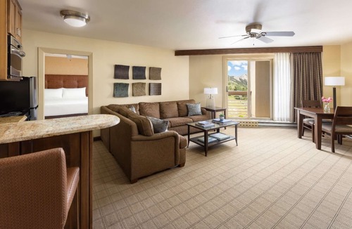 Crested Butte Hotel | Near Mt. Crested Butte + Restaurant. Pool. Spa.