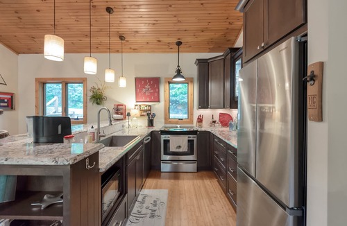 West Jefferson Cottage | Necessary Time by the River | Unwind in the Hot Tub | Private Trail to the River