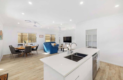 Flinders View House | NEW 4BR Modern Family Home | WiFi & Central A/C