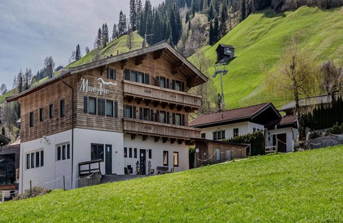 Jochberg Apartment | Nice apartment in Jochberg with ski-in, out