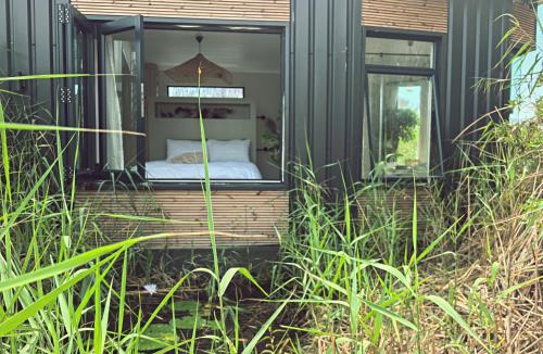 Pearly Beach Boat Rental | Noah's Raft - House Boat