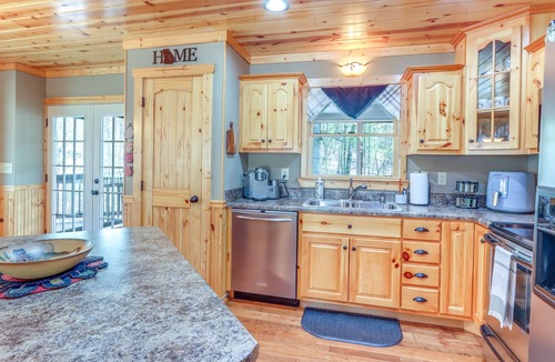 Ellijay Cabin | North Georgia Cabin: Hot Tub, Resort Access!