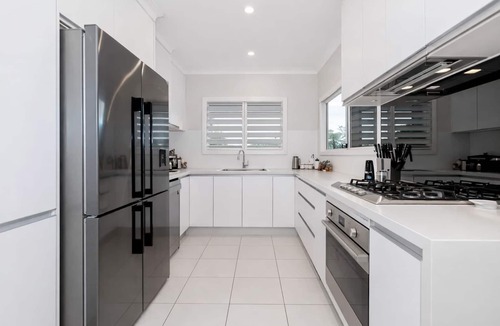 North Ward House | North Ward Beachside Home, Townsville | 4BR | 2 King Beds | Walk to Strand