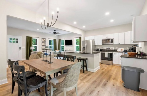 Dahlonega House | Oakmoss Cottage -Hot tub -Office -Local Wineries -Dog friendly -Dahlonega