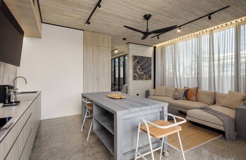 Runaway Bay House | Oatland 26 Esplanade Coastal Retreat