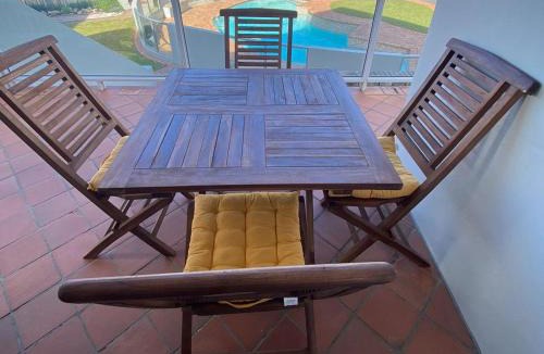 Pollok Beach Apartment | Ocean Breeze