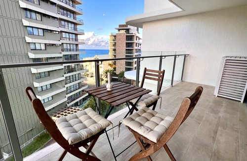 Main Beach Apartment | Ocean View 2BR MainBeach Getaway
