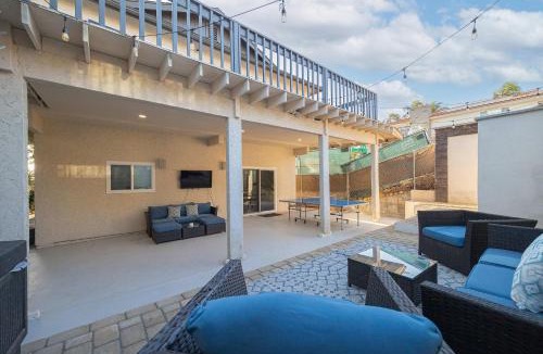 Bay Park House | Ocean Views 2 Kitchen Living area Villa